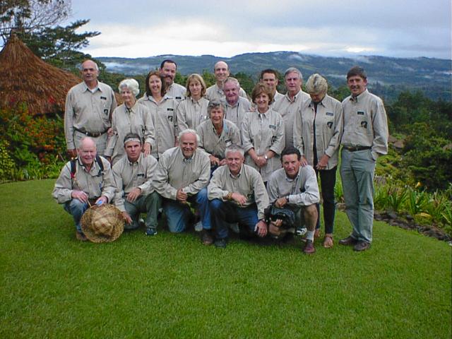 2000group.JPG (62295 bytes)